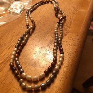 Pearl necklace hold R